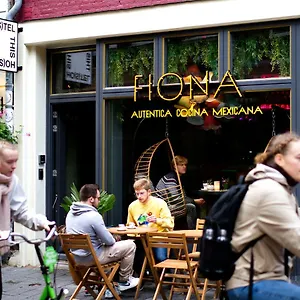  Hostal This HoTel
